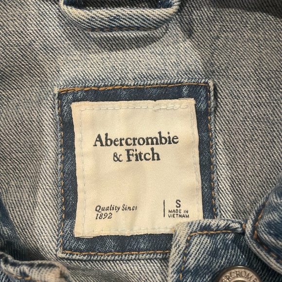 A&F Women’s Jean Jacket Size Small - Picture 4 of 5